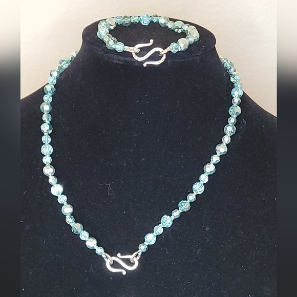 Elegant Seafoam Crystal Necklace and Bracelet Set - Picture 4 of 6